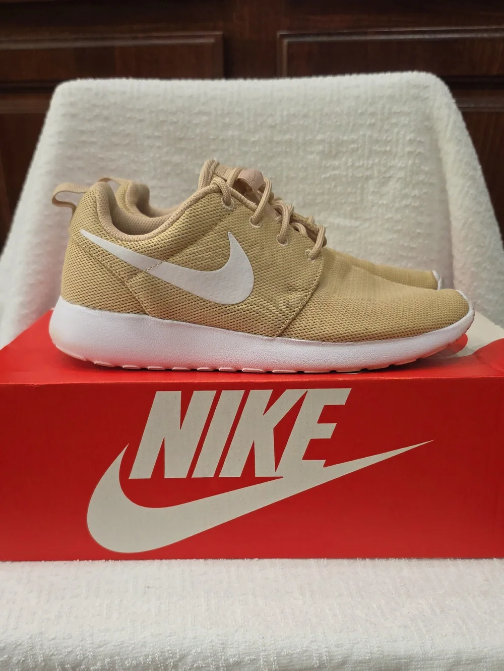 ☆ Nike Roshe One Desert Ore Tan & White Mesh Casual Sneaker ☆ Womens Size 7 ☆